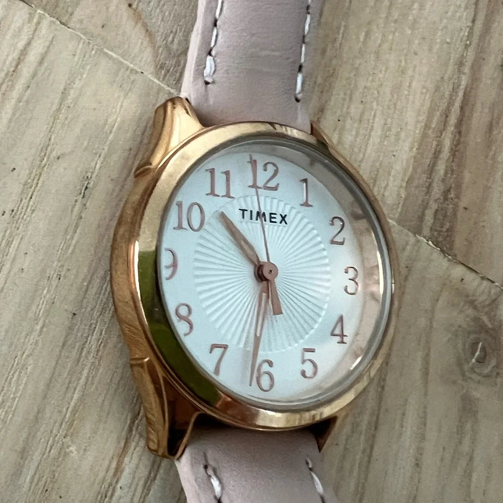 Timex ladies rose gold tone beige leather classic watch NEW BATTERY